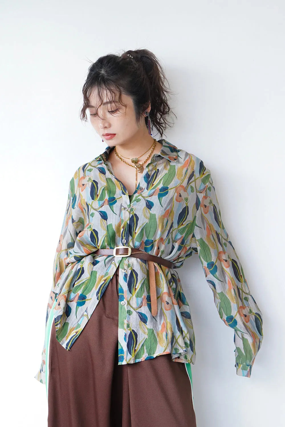 リーフ柄シャツ