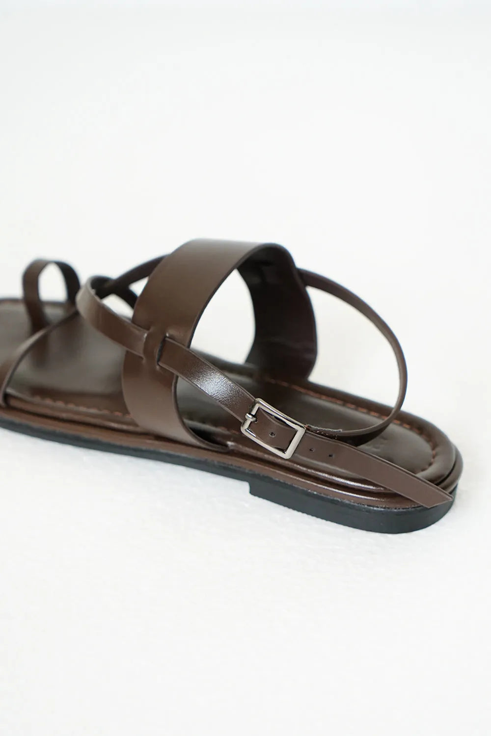 ラインクロスフラットサンダル