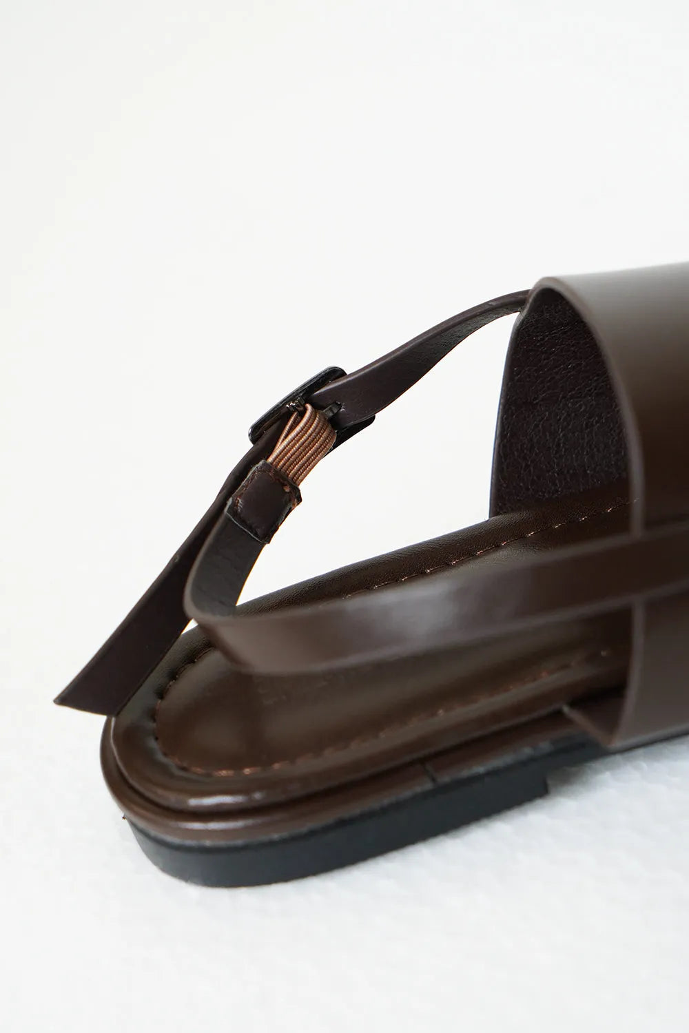 ラインクロスフラットサンダル