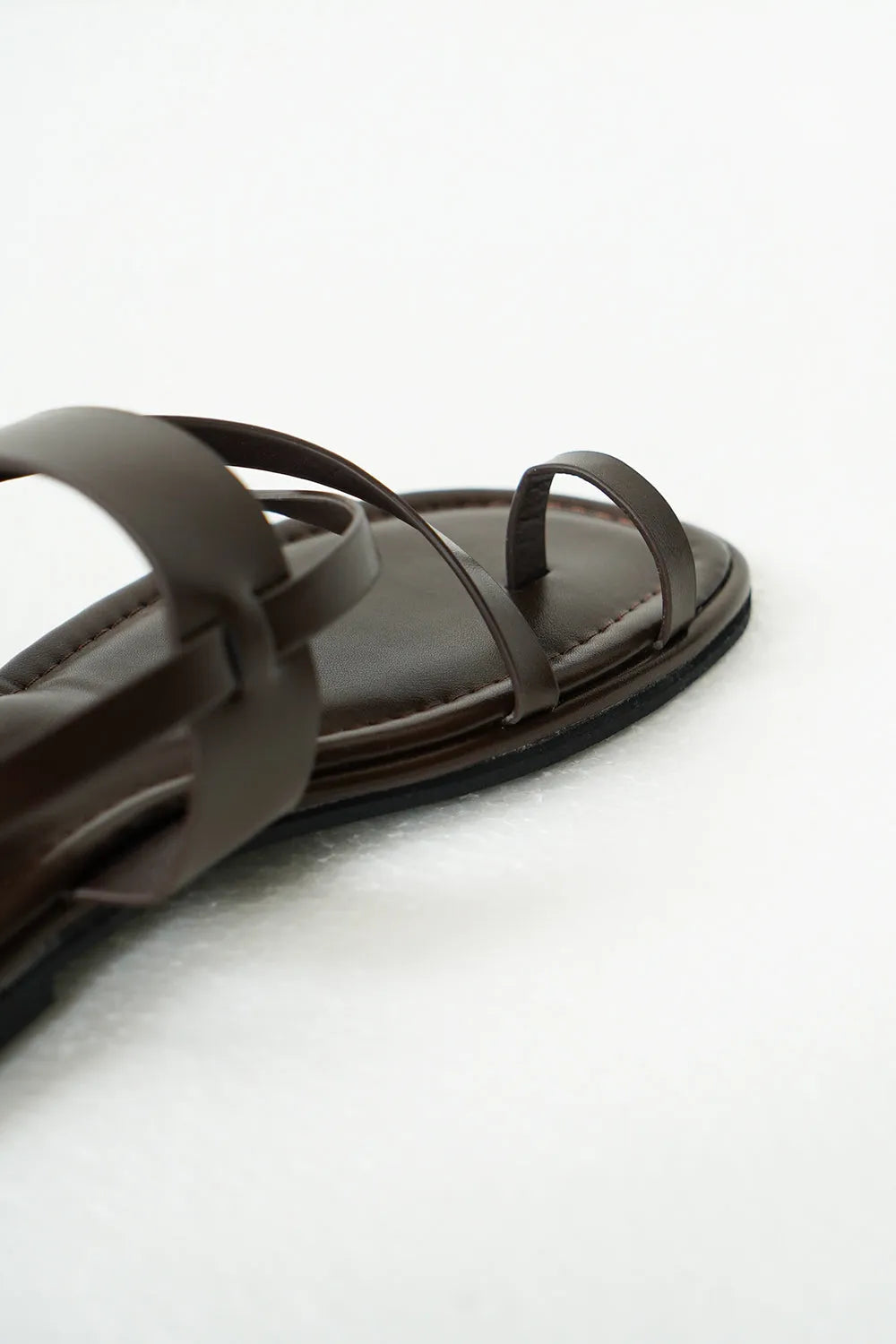 ラインクロスフラットサンダル