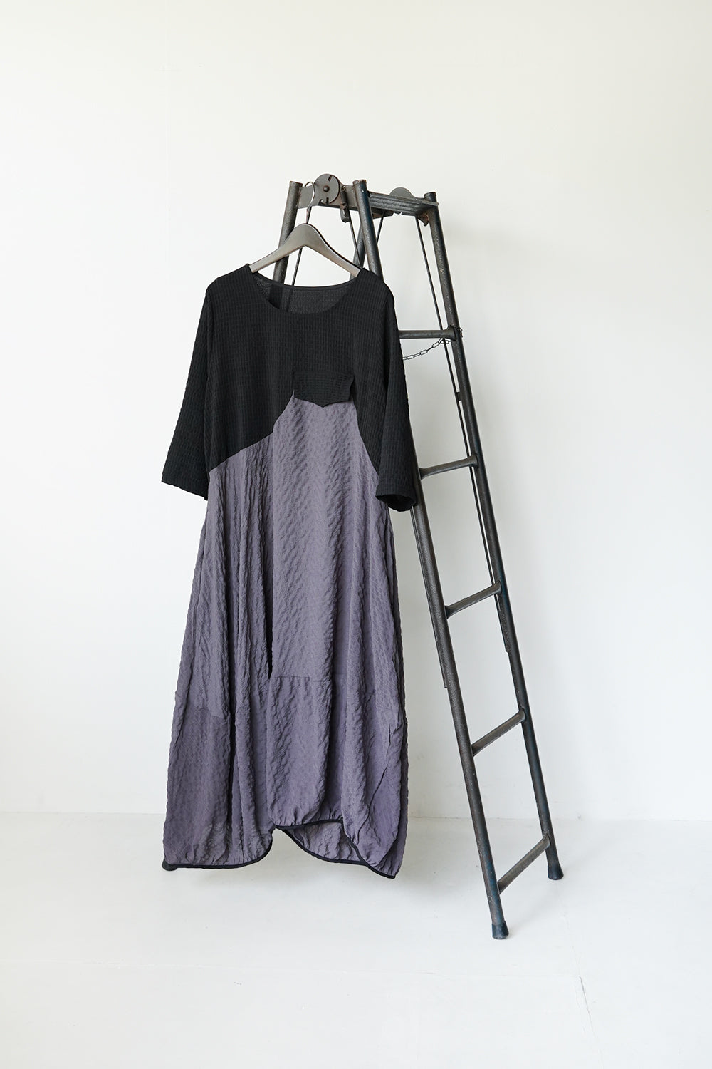 エンボスバイカラーワンピース – LILA & CITTA ONLINE SHOP