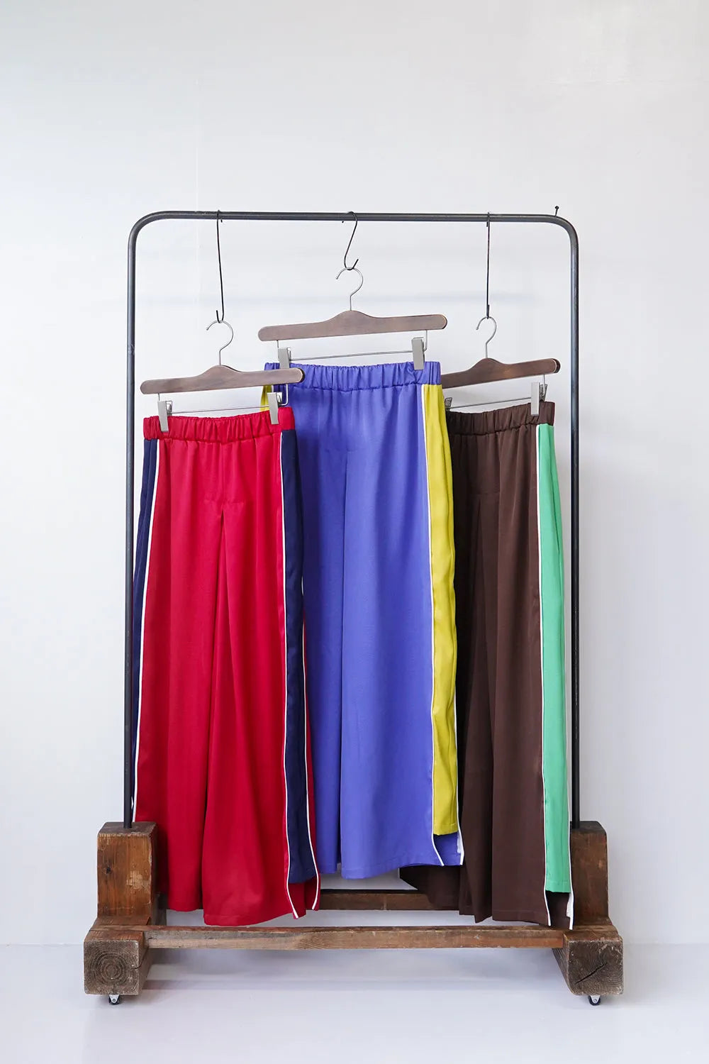 【LILA n’ citta】サイド配色トラックパンツ