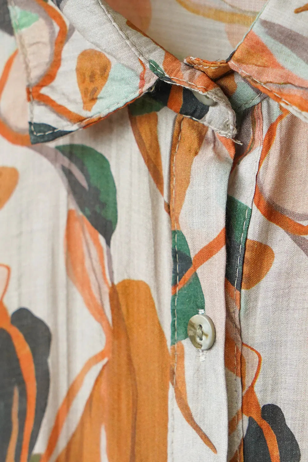 リーフ柄シャツ