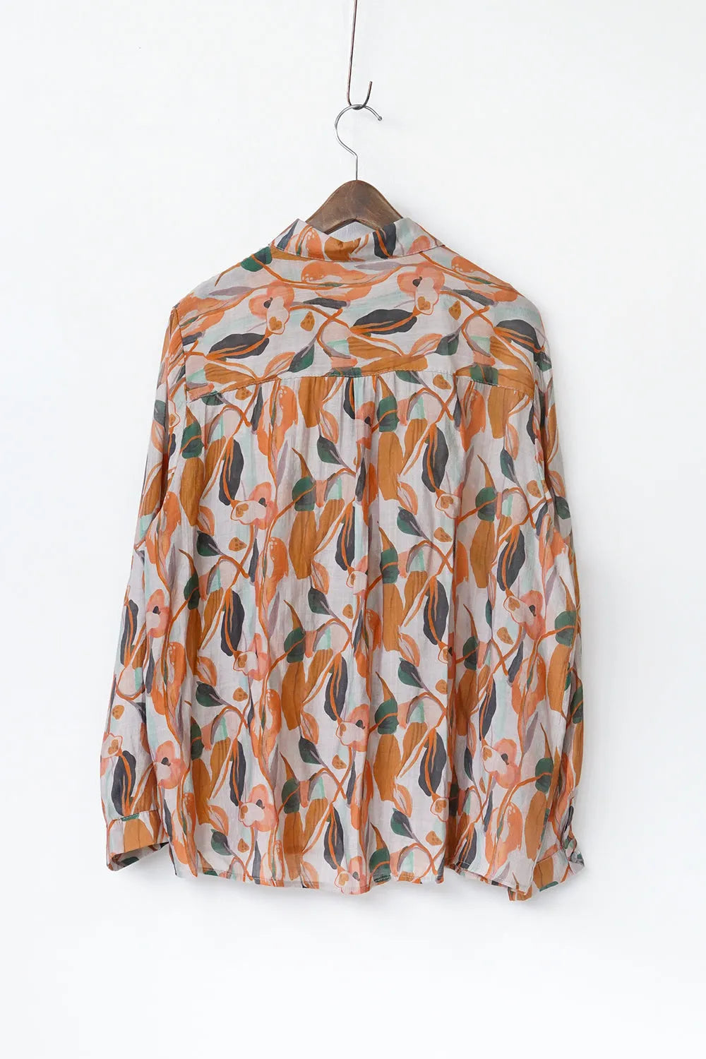 リーフ柄シャツ