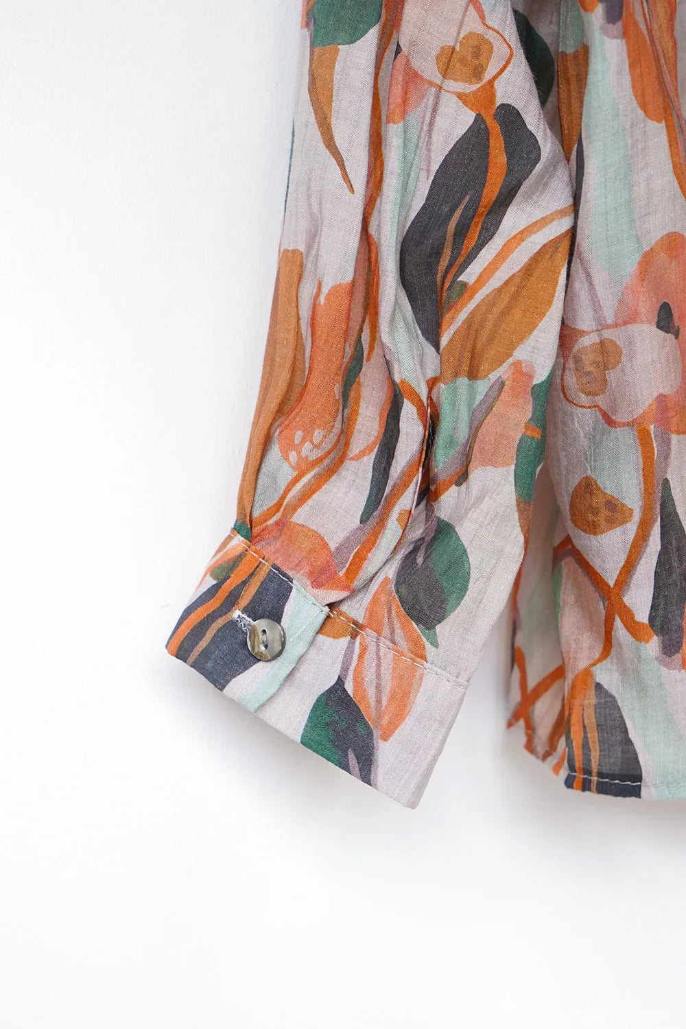 リーフ柄シャツ