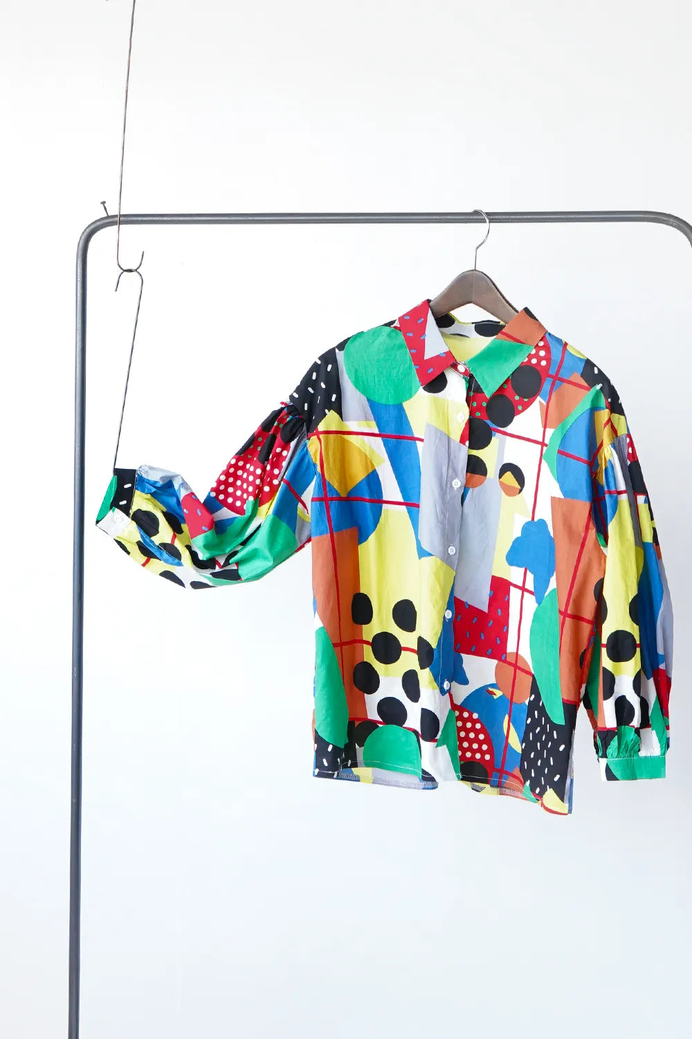 カラフル幾何学アート柄コットンシャツ