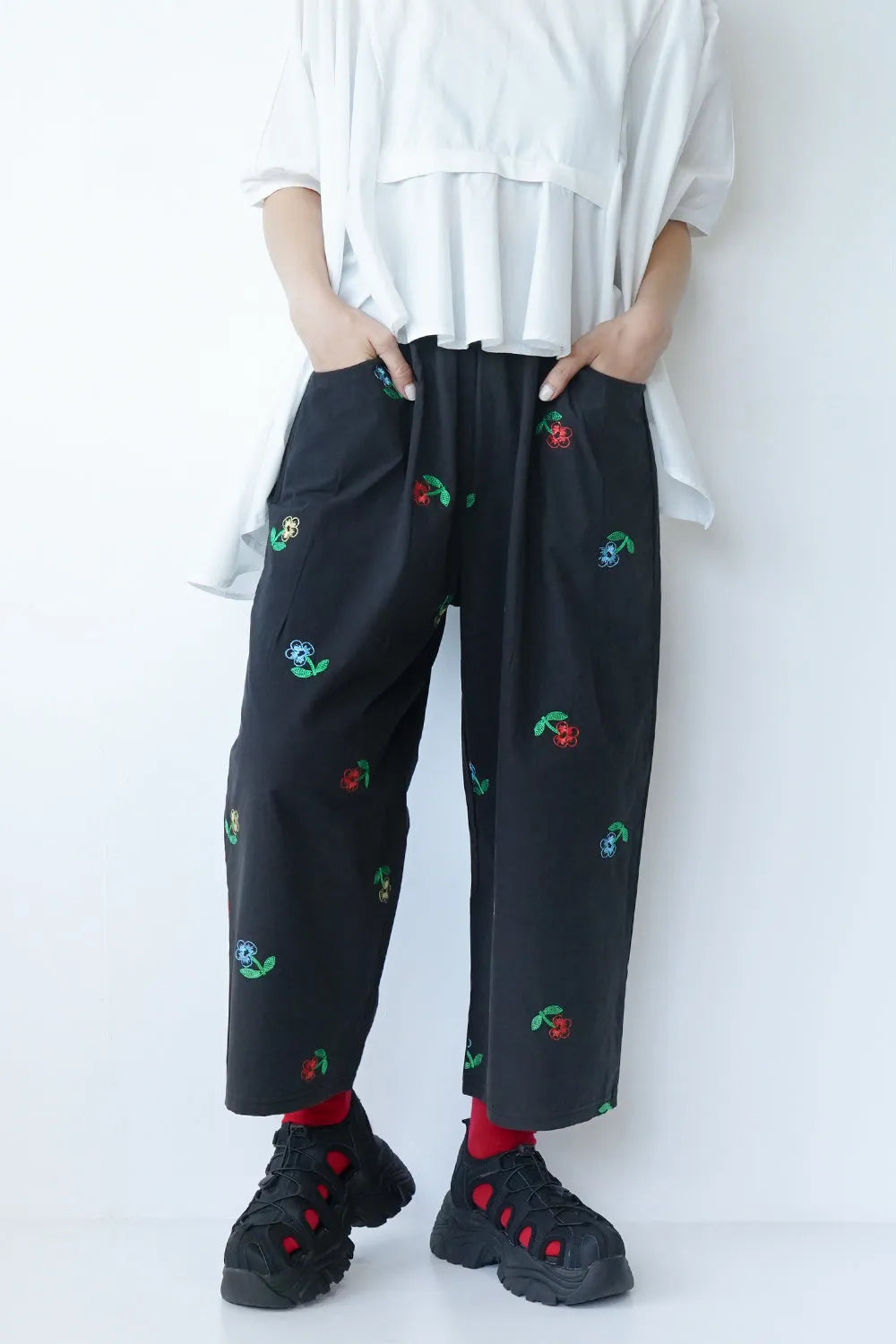花刺繍コットンワイドパンツ