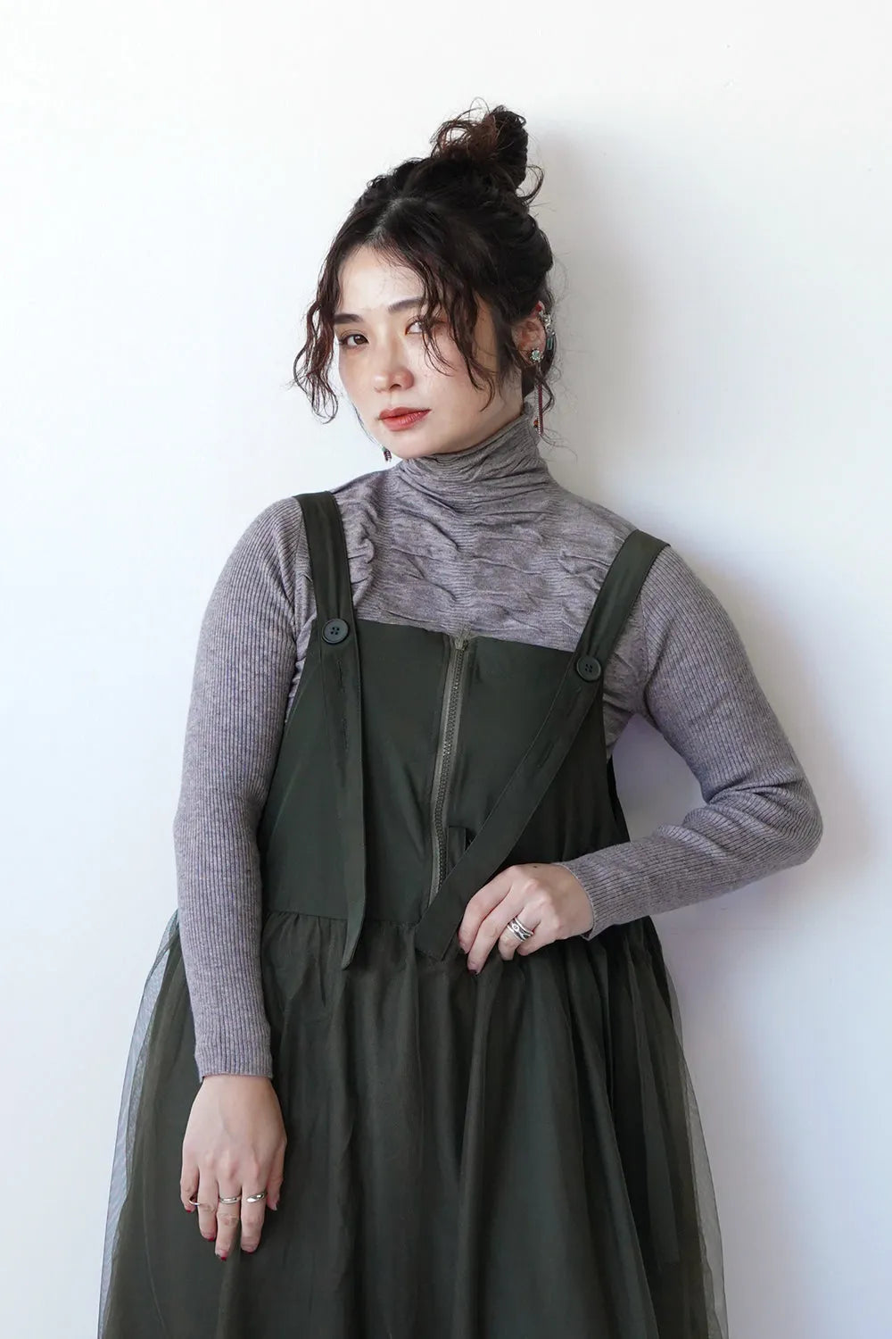 リブスリーブ シャーリングタートルニット