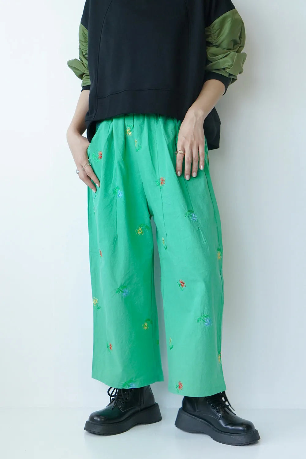 花刺繍コットンワイドパンツ