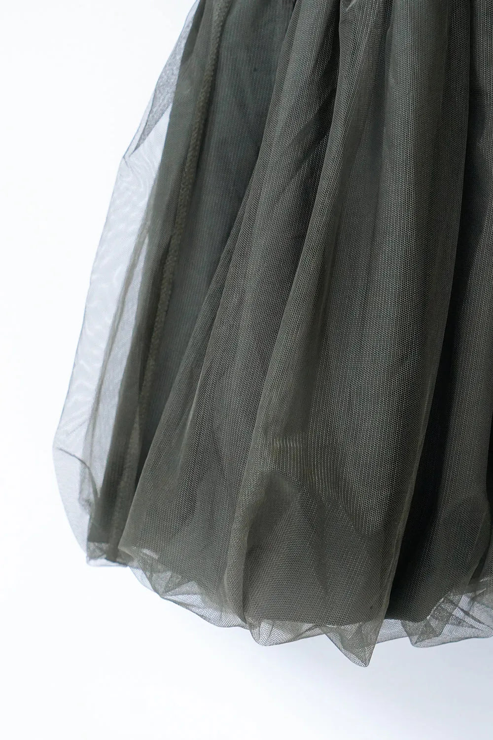 チュールレイヤードボリュームジャンパースカート