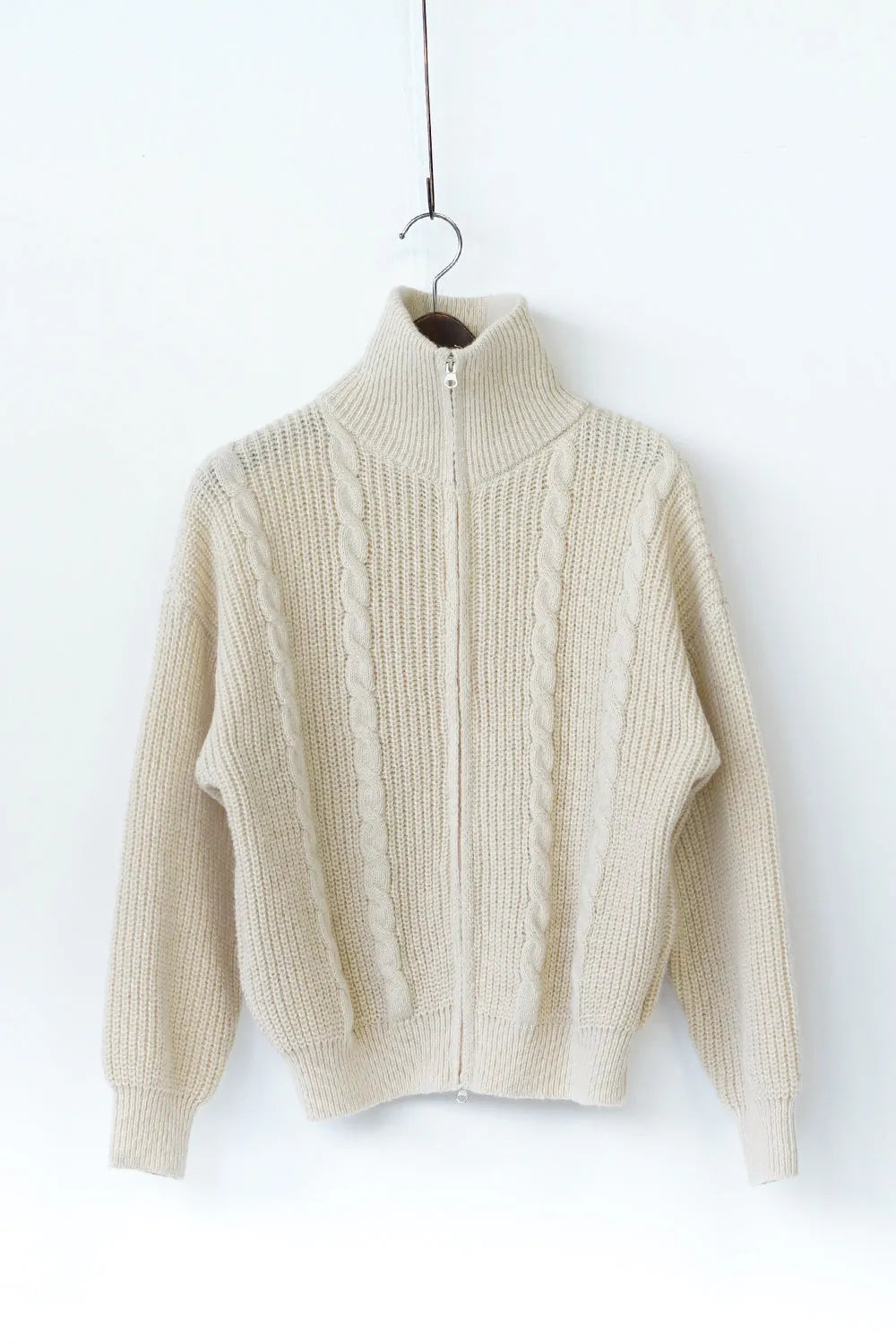 ジップアップハイネックニット