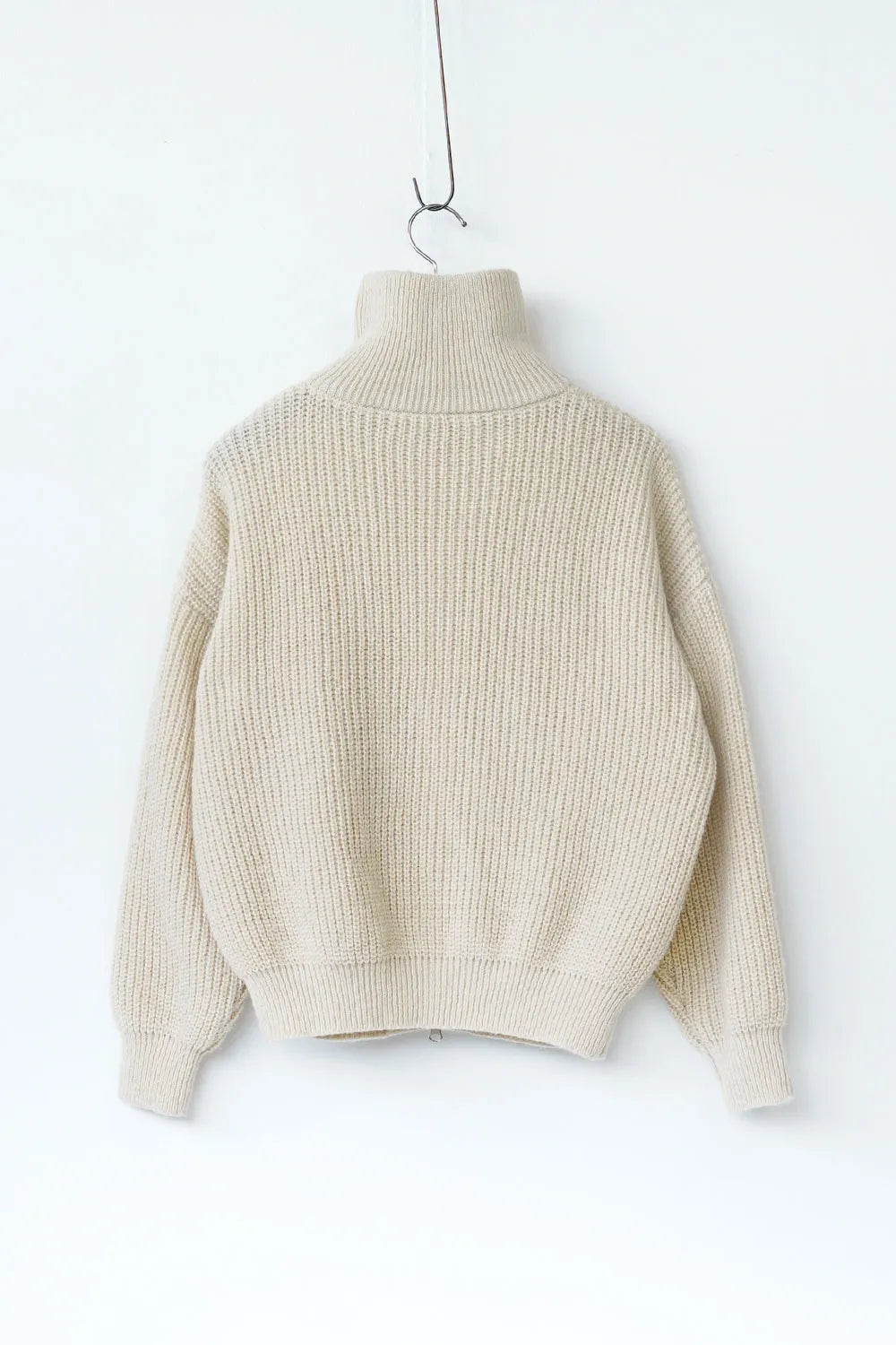 ジップアップハイネックニット