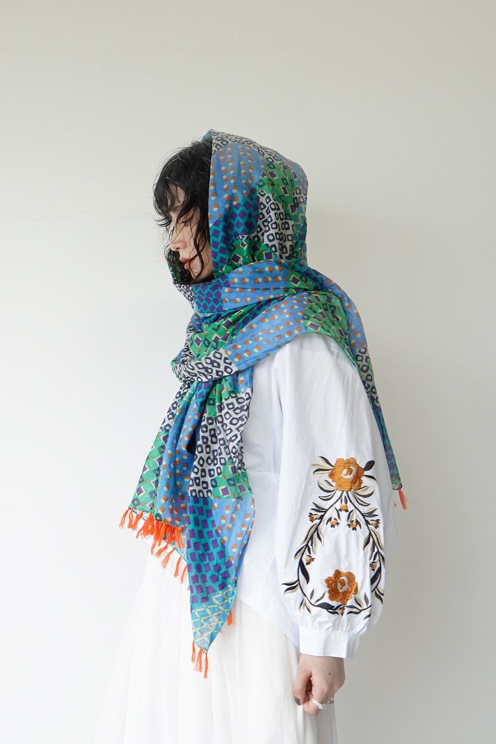 ストール大放出！GALLIENI新品イタリア絹ターコイズカラー刺繍 激可愛い！ LUCIANNA ストール 刺繍 花柄 春夏 uvカット 薄手 レディース