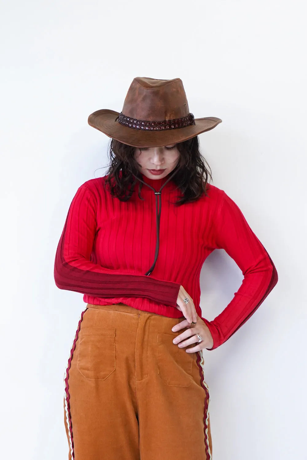 前後バイカラーハイネックニットソー