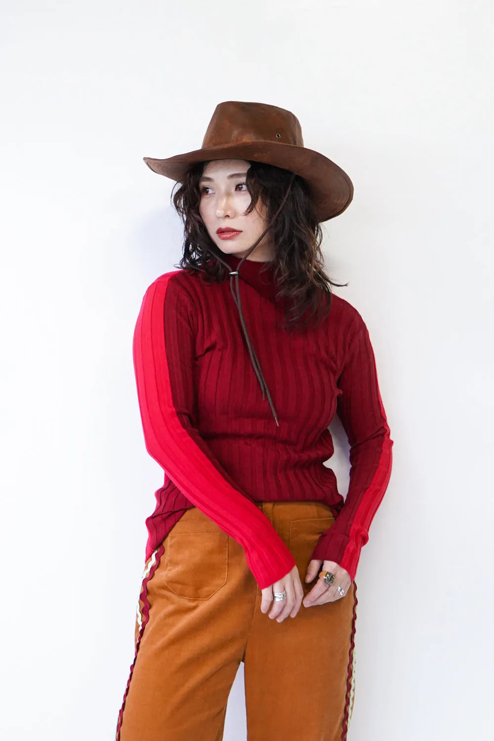 前後バイカラーハイネックニットソー