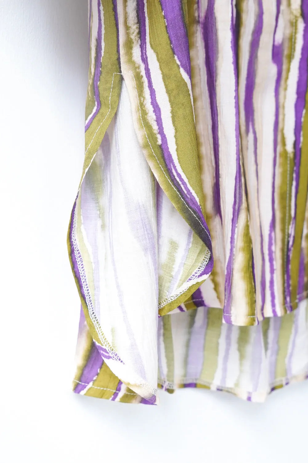 うねうねストライプハイネックチュニックブラウス