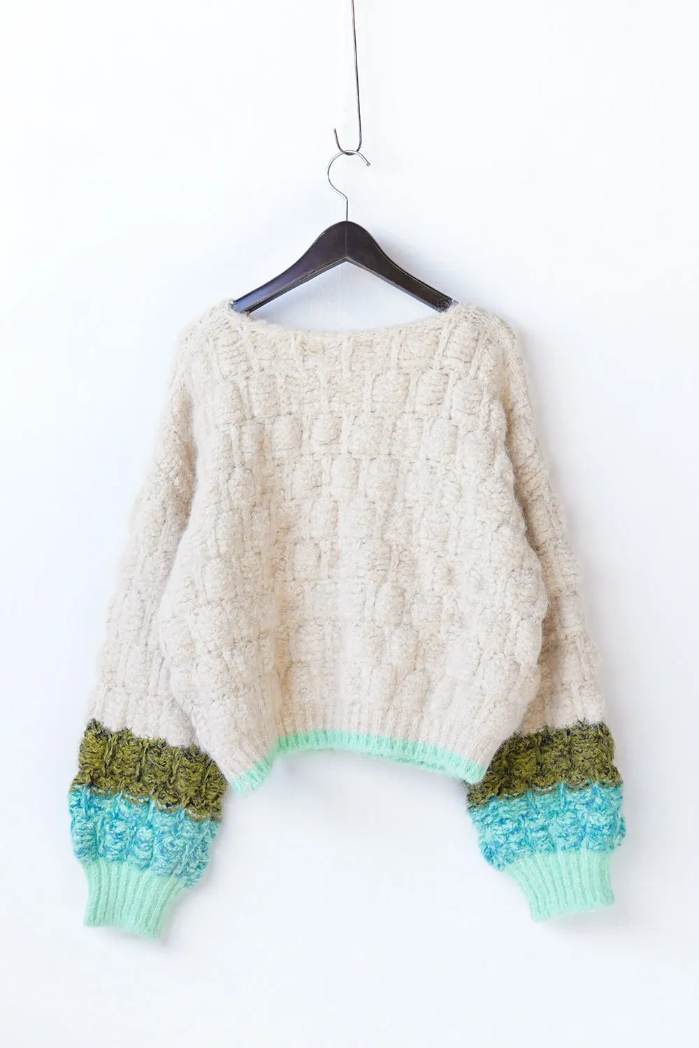 袖配色ボリュームニット