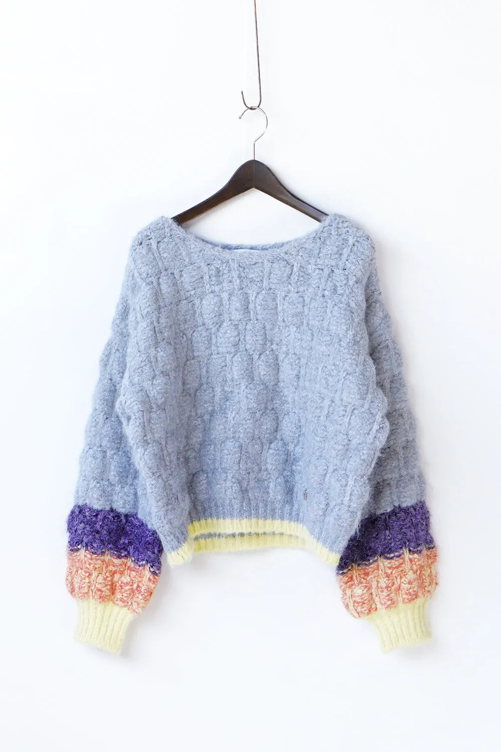 袖配色ボリュームニット