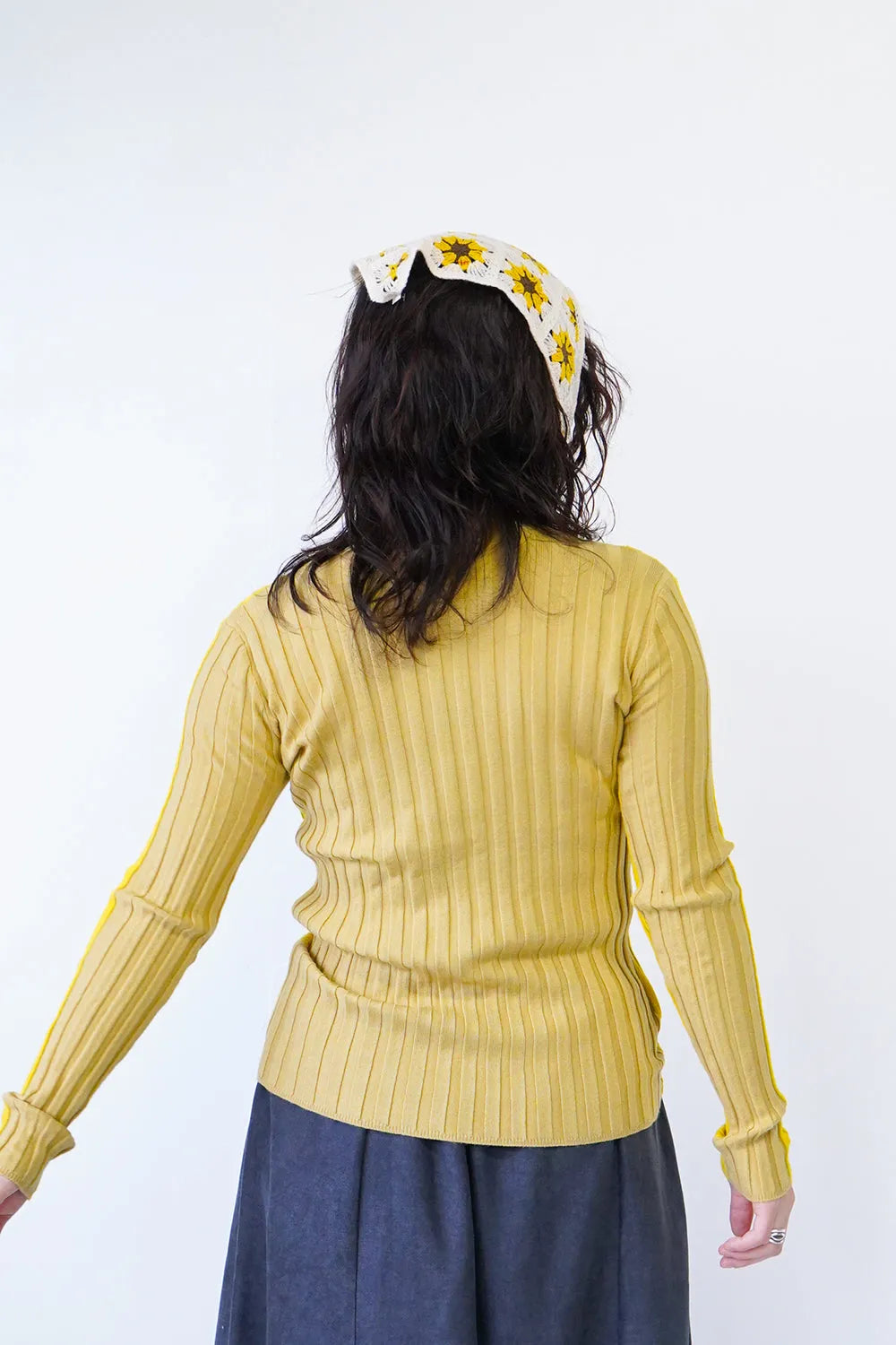 前後バイカラーハイネックニットソー