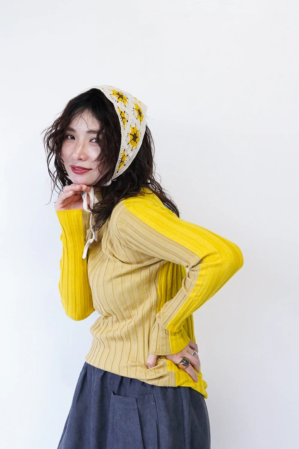 前後バイカラーハイネックニットソー