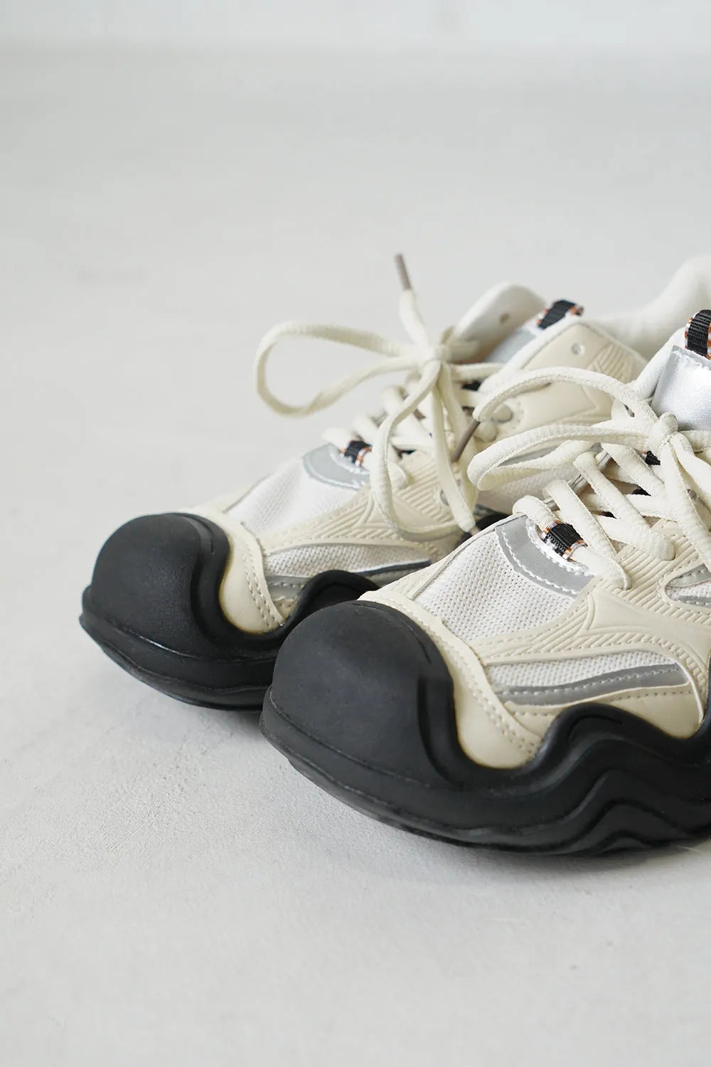 ウェーブソール配色スニーカー