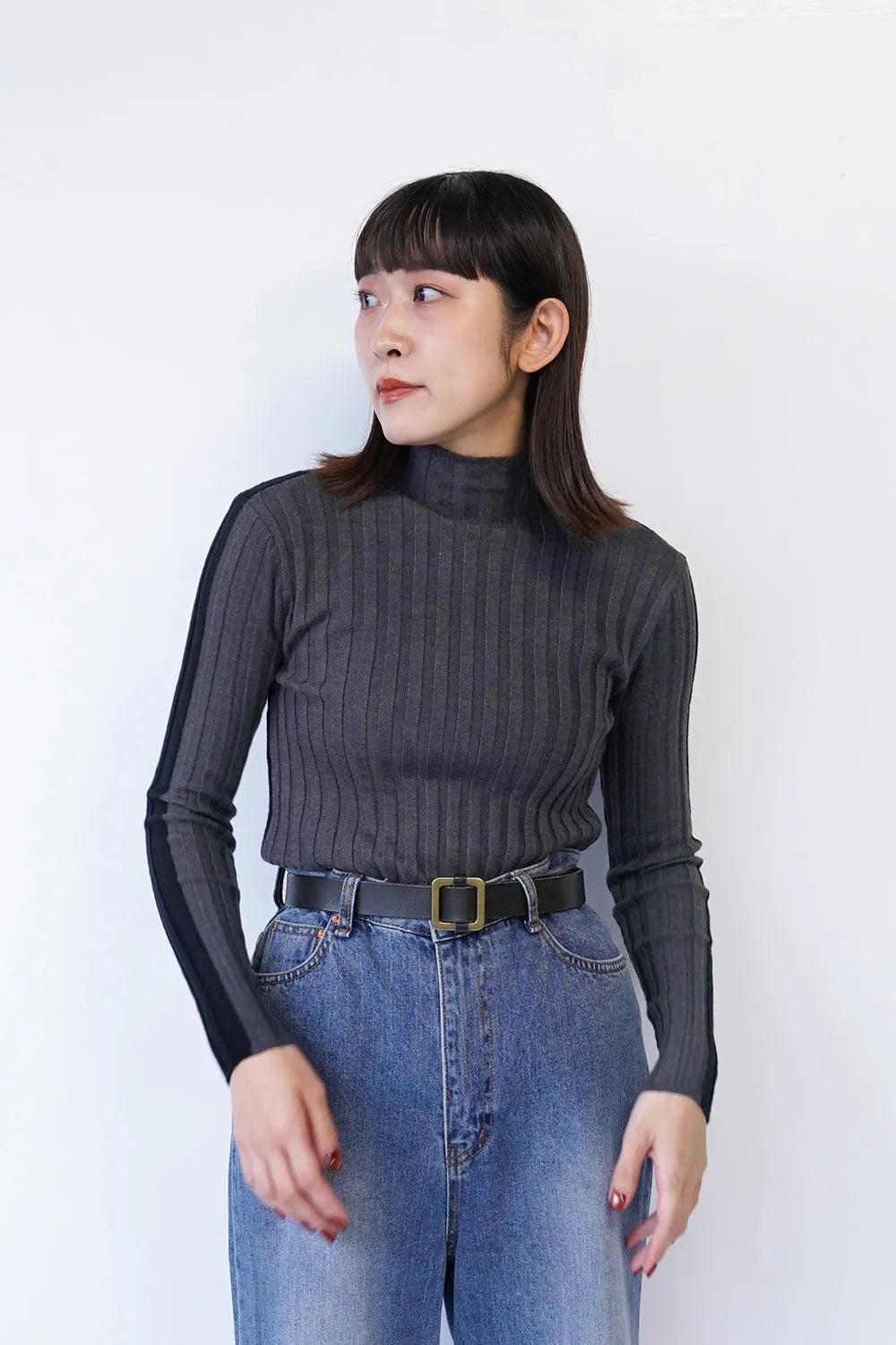 前後バイカラーハイネックニットソー