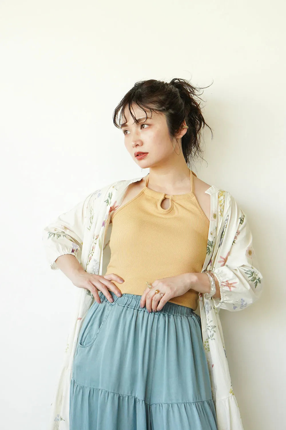 ホルターネックカップ付きキャミソール