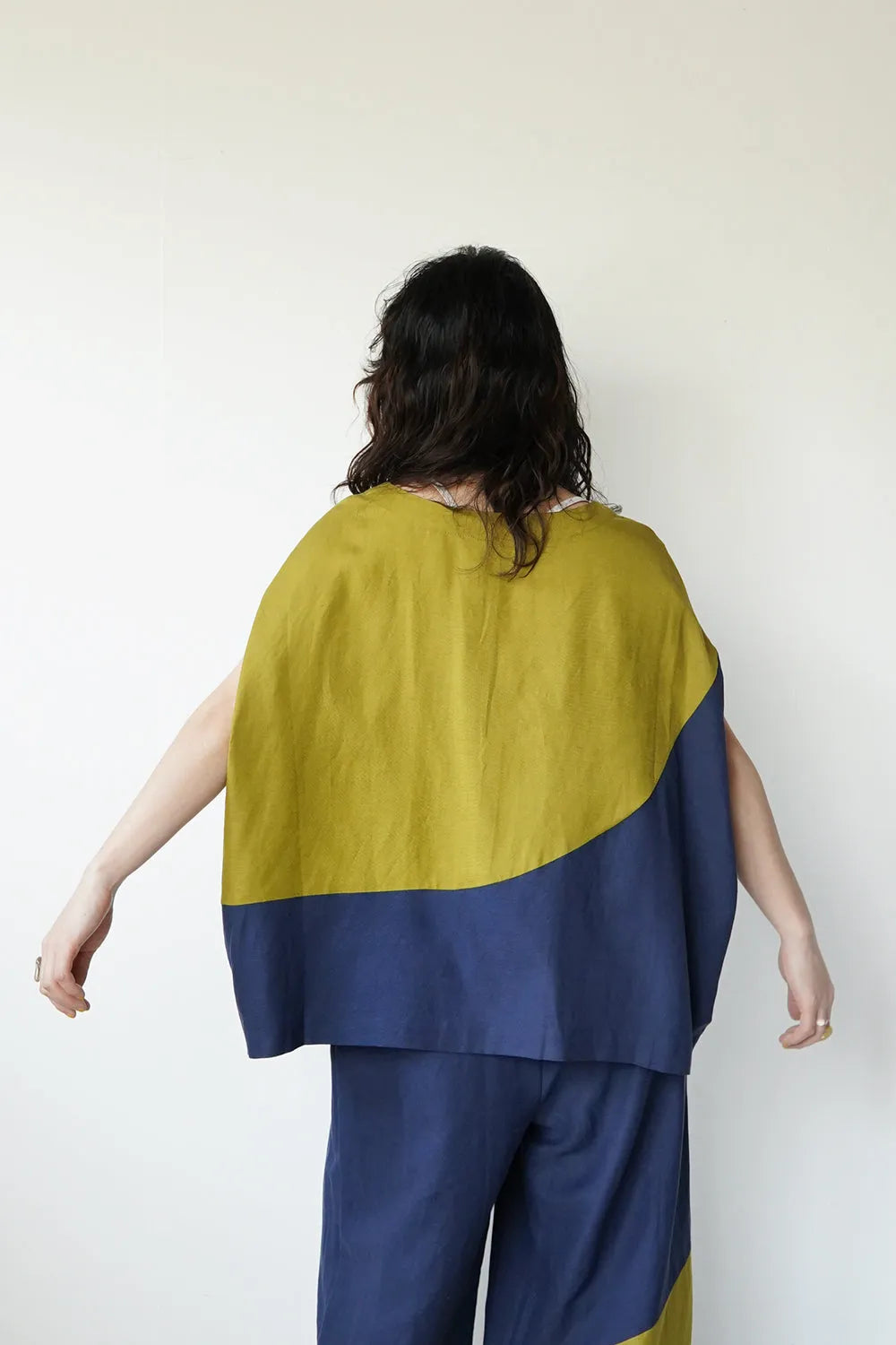 【LILA n' citta】リネンレーヨン丸形プルオーバー