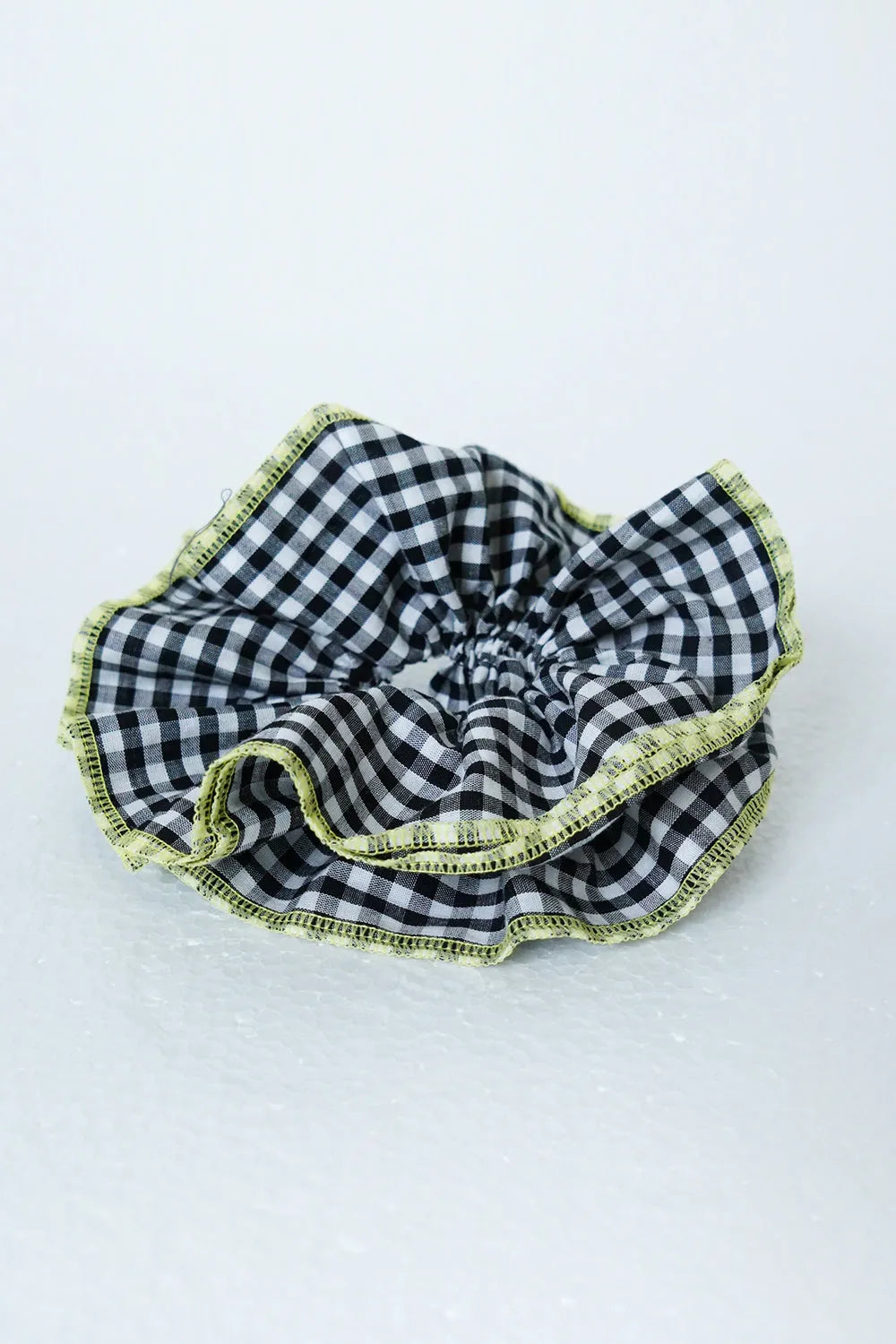 ギンガムチェックシュシュ