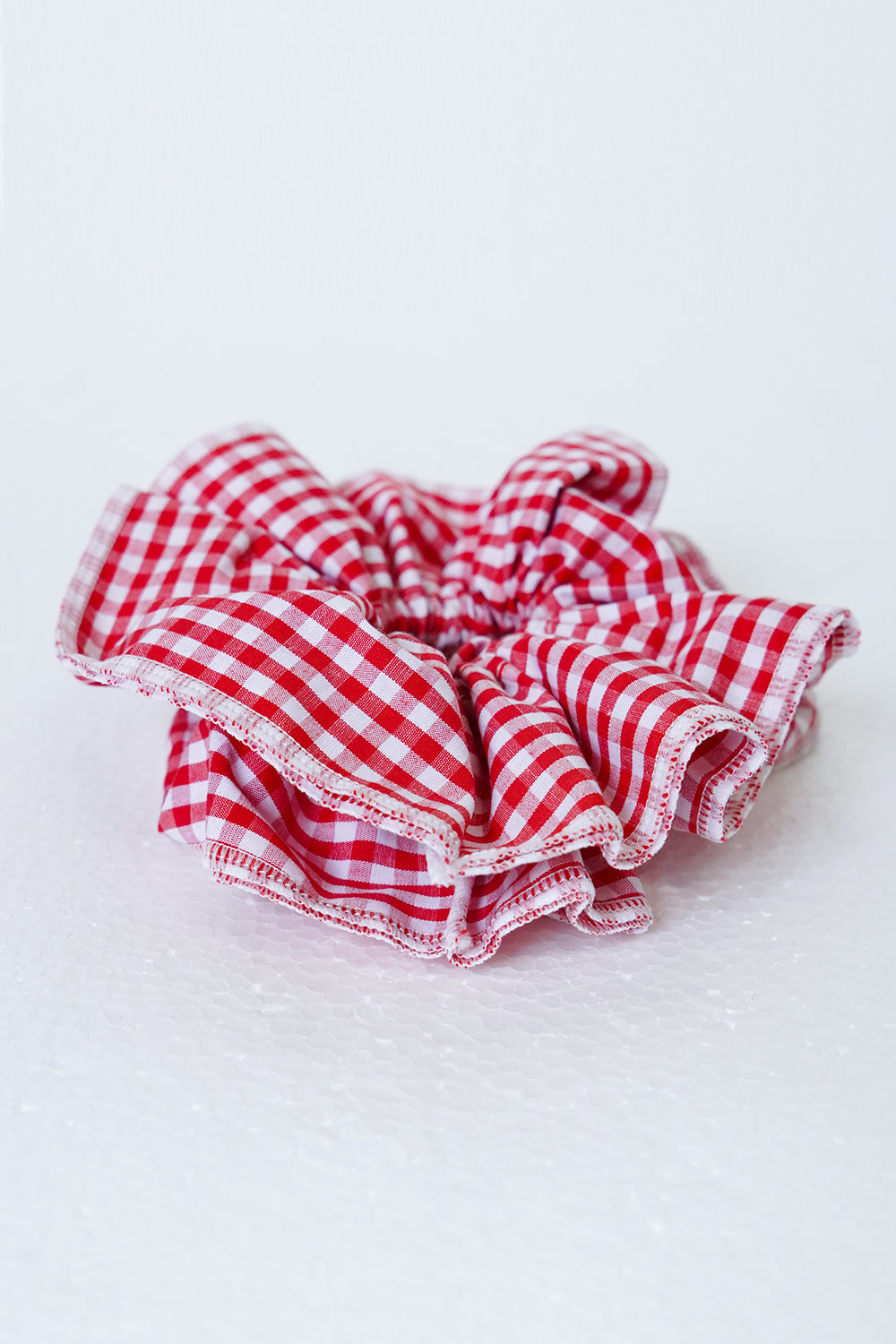 GANNI チェック柄シュシュ GANNI Crinkled taffeta check scrunchie（シュシュ）｜GANNI