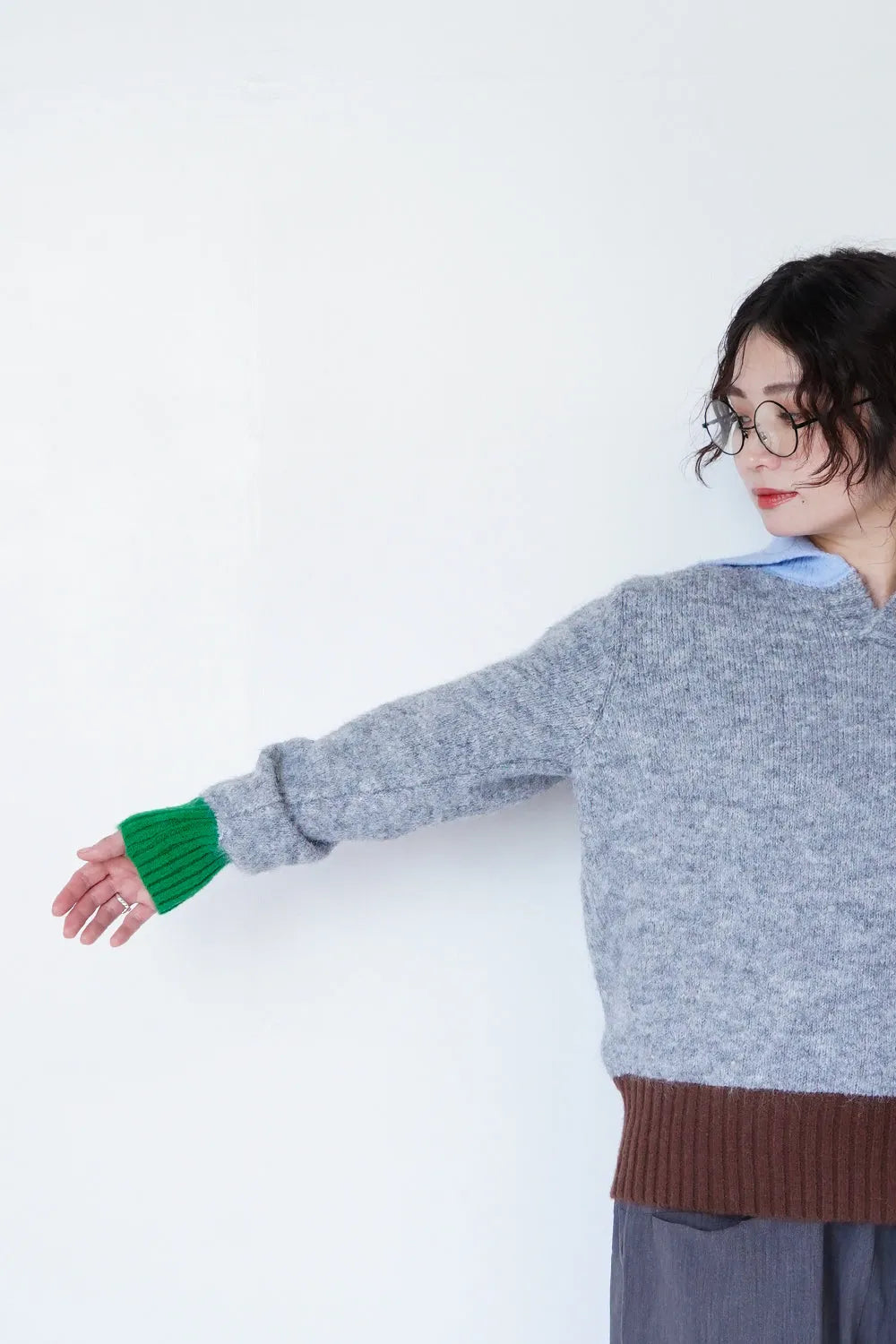 3配色衿付きニット