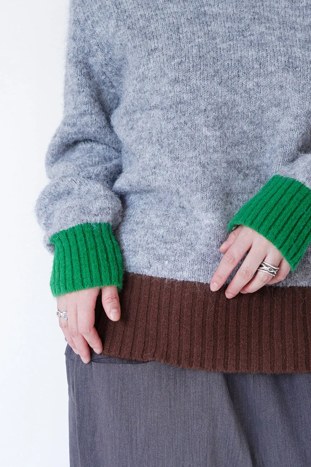 3配色衿付きニット