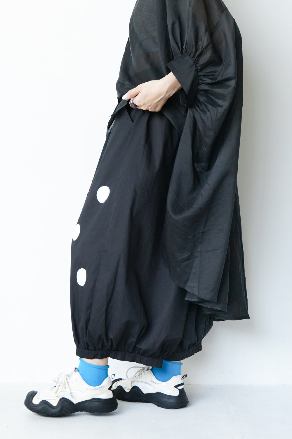 無地×ドット左右アシメバルーンパンツ – LILA & CITTA ONLINE SHOP