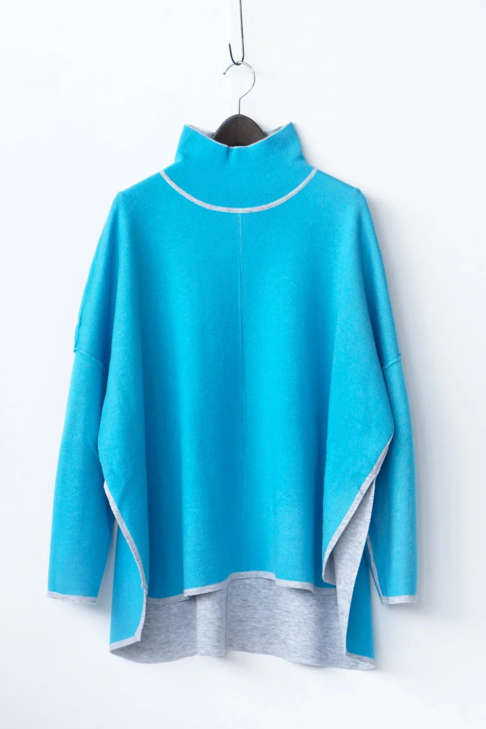 リバーシブルポンチョ風ニット