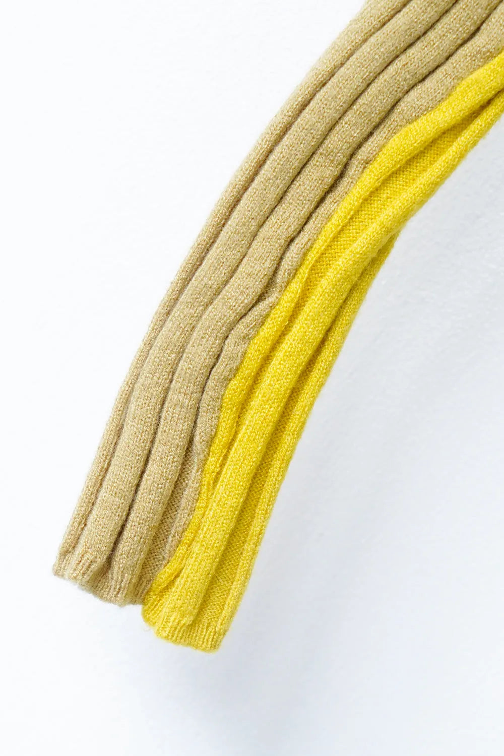 前後バイカラーハイネックニットソー