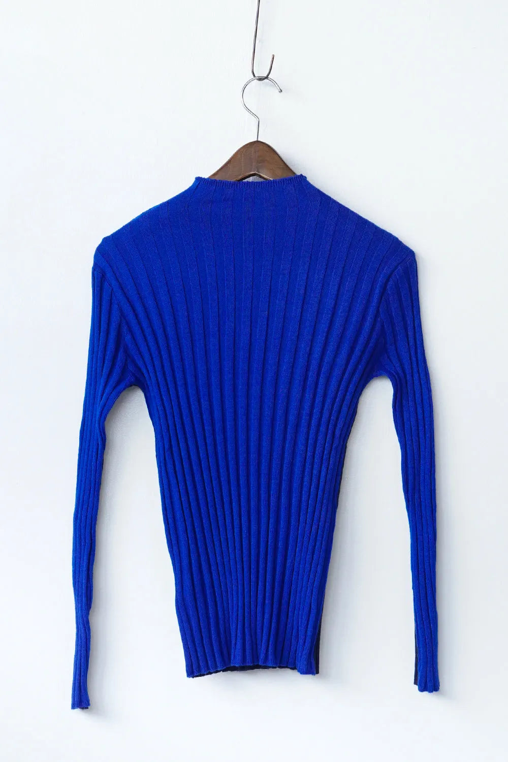 前後バイカラーハイネックニットソー