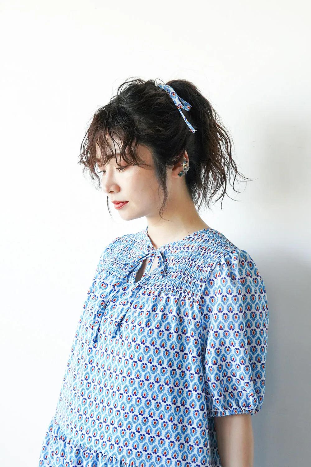 ボタニカル柄ネックシャーリングティアードワンピース