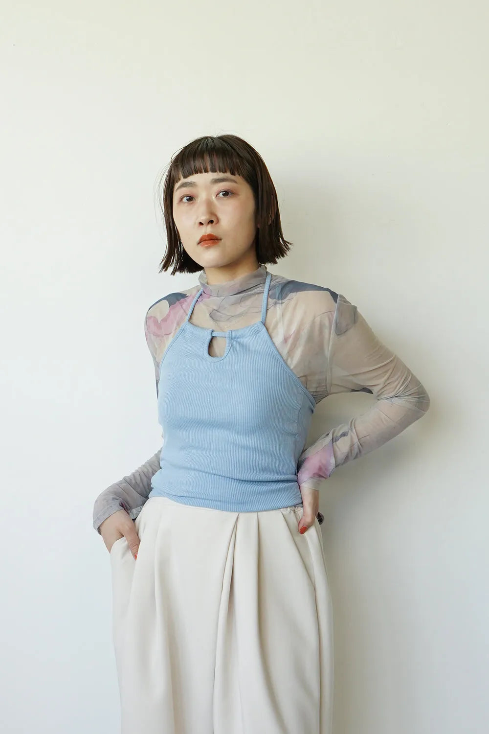 ホルターネックカップ付きキャミソール