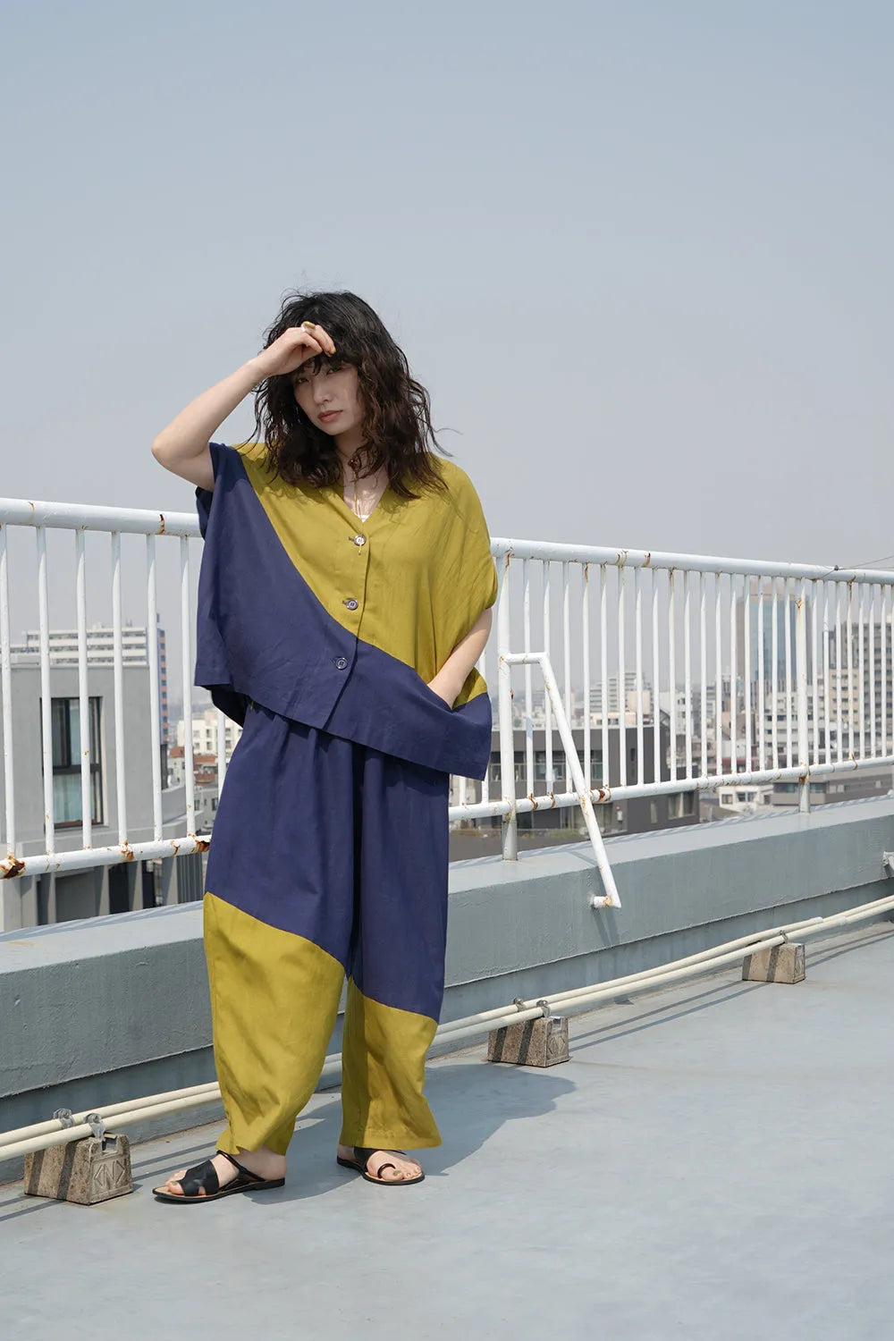 【LILA n' citta】リネンレーヨン丸形プルオーバー