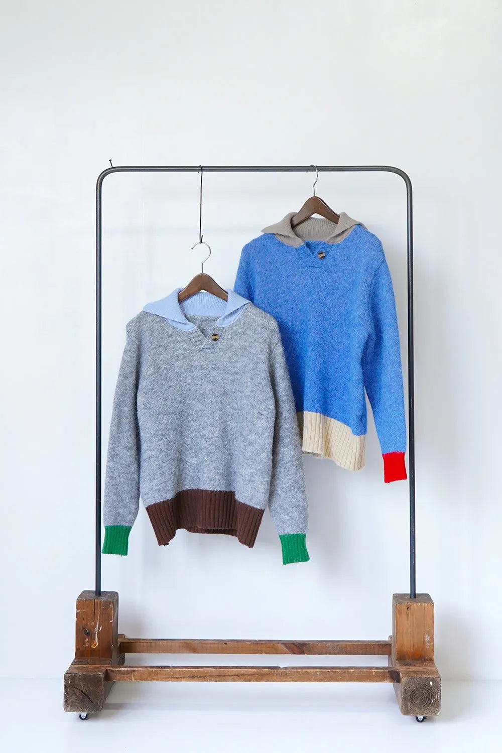 3配色衿付きニット