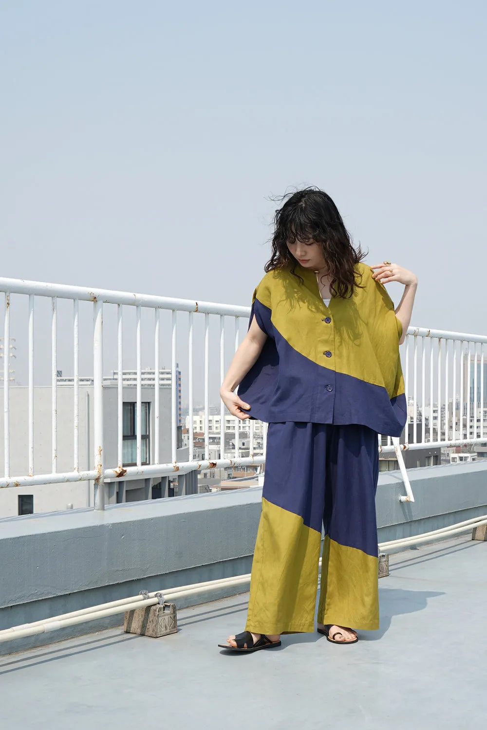 【LILA n' citta】リネンレーヨン丸形プルオーバー