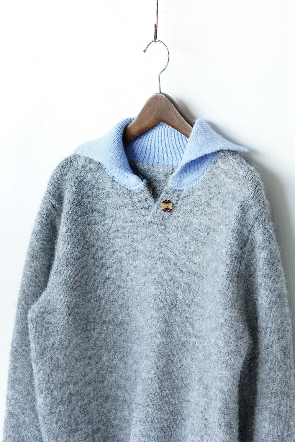 3配色衿付きニット