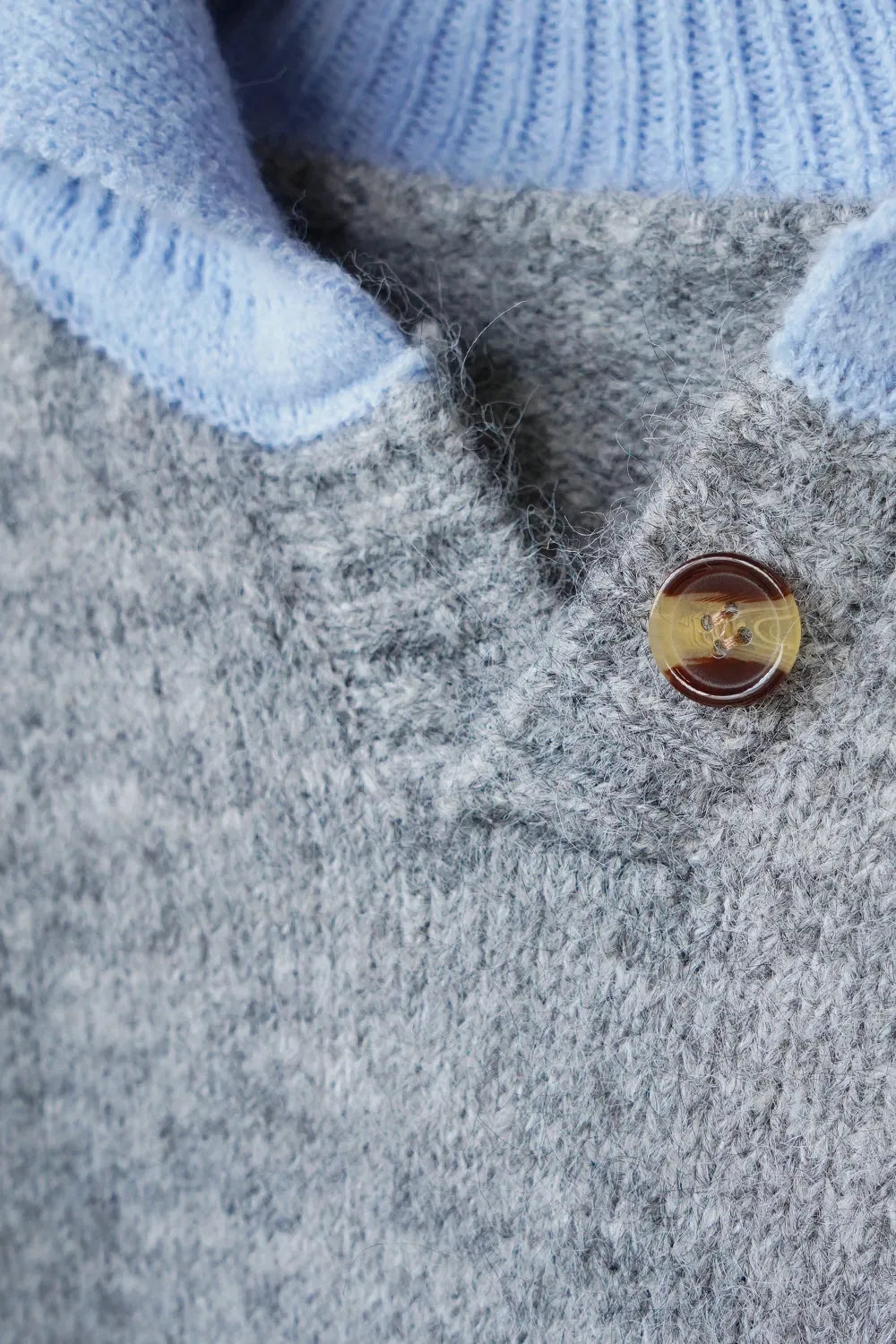 3配色衿付きニット