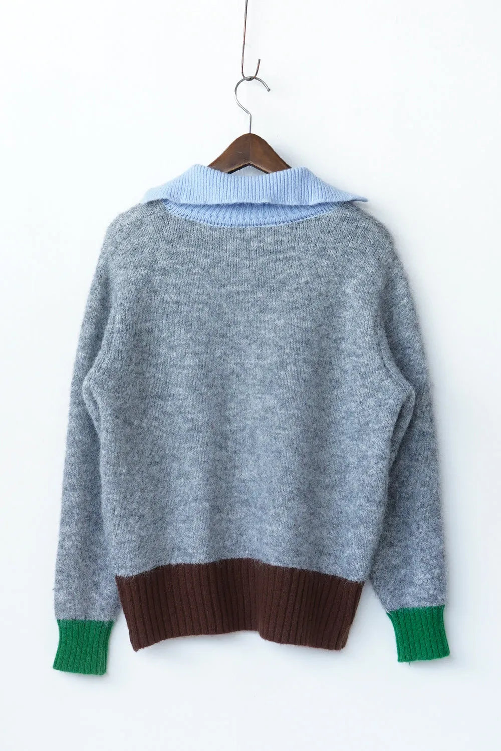 3配色衿付きニット
