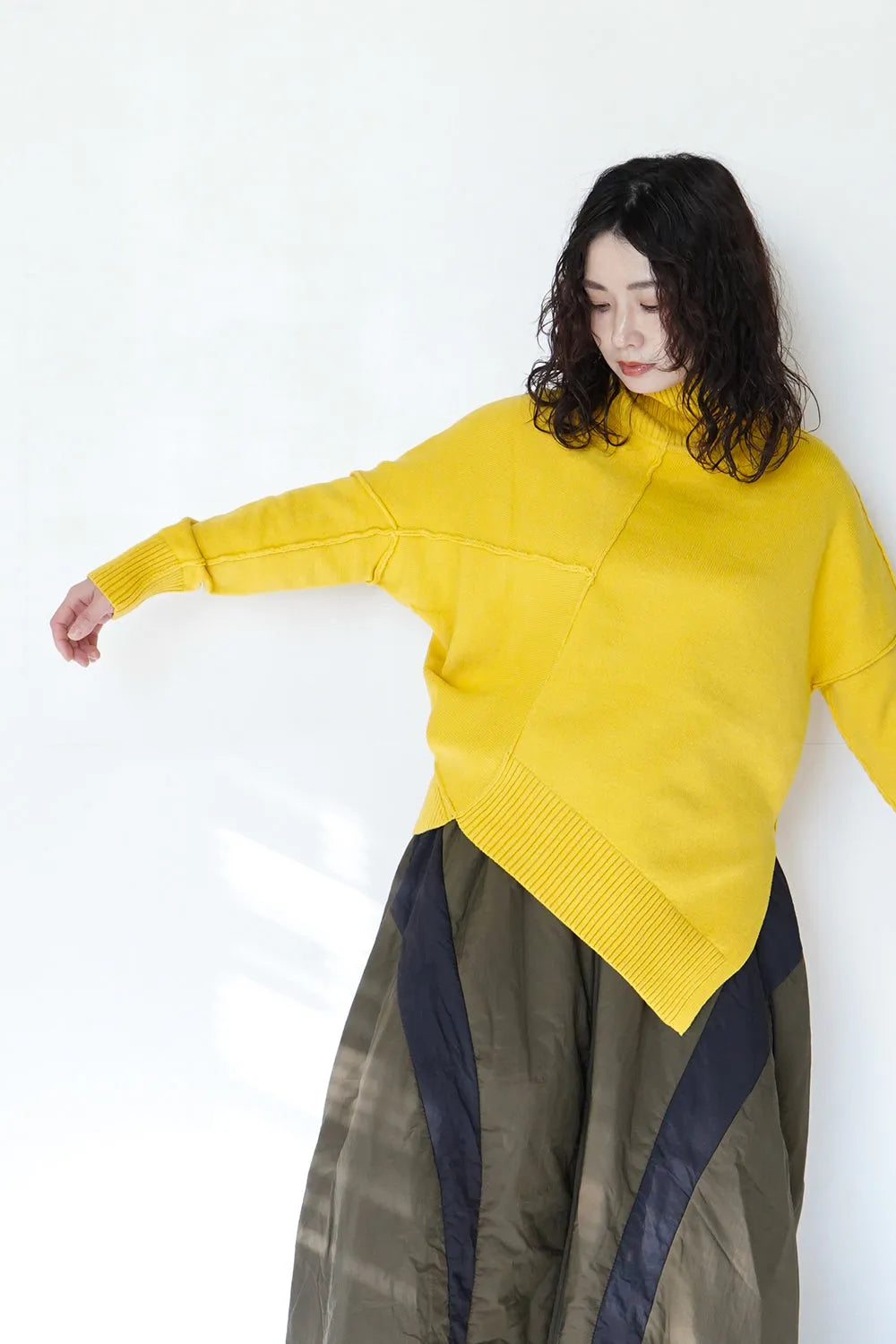 【MICALLE MICALLE】アンバランス変形タートルニット