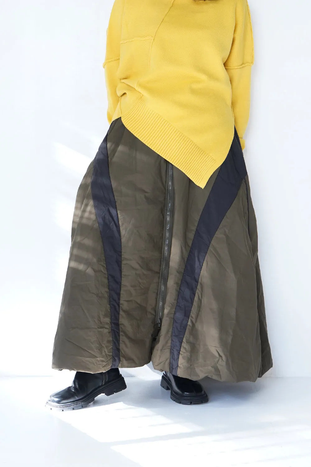 サイドラインフロントジップ中綿バルーンスカート