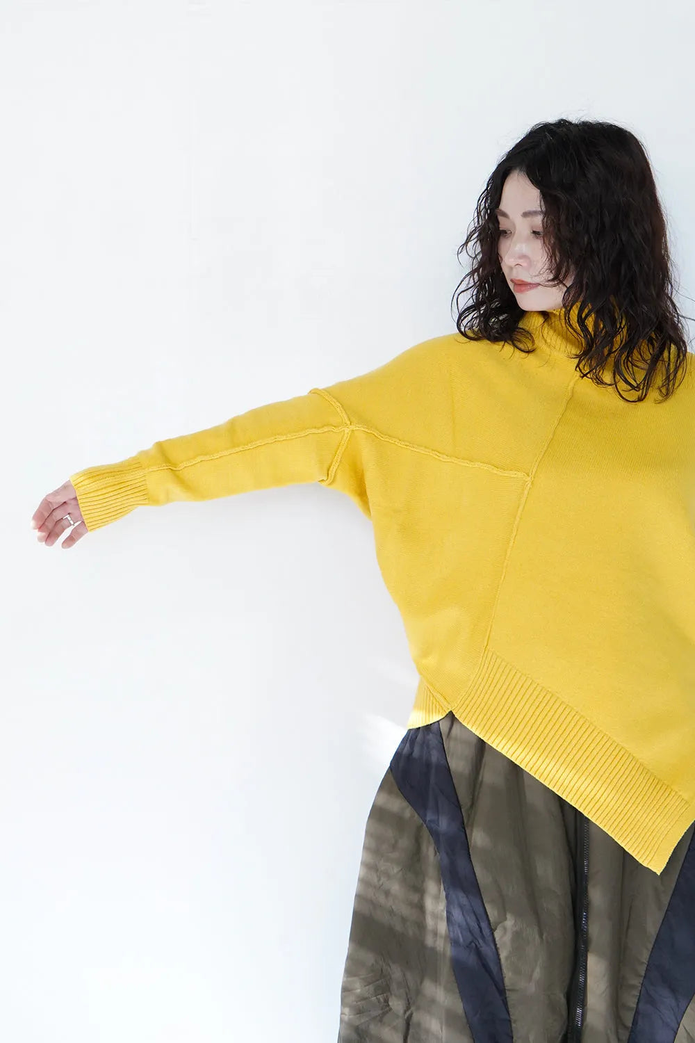 【MICALLE MICALLE】アンバランス変形タートルニット