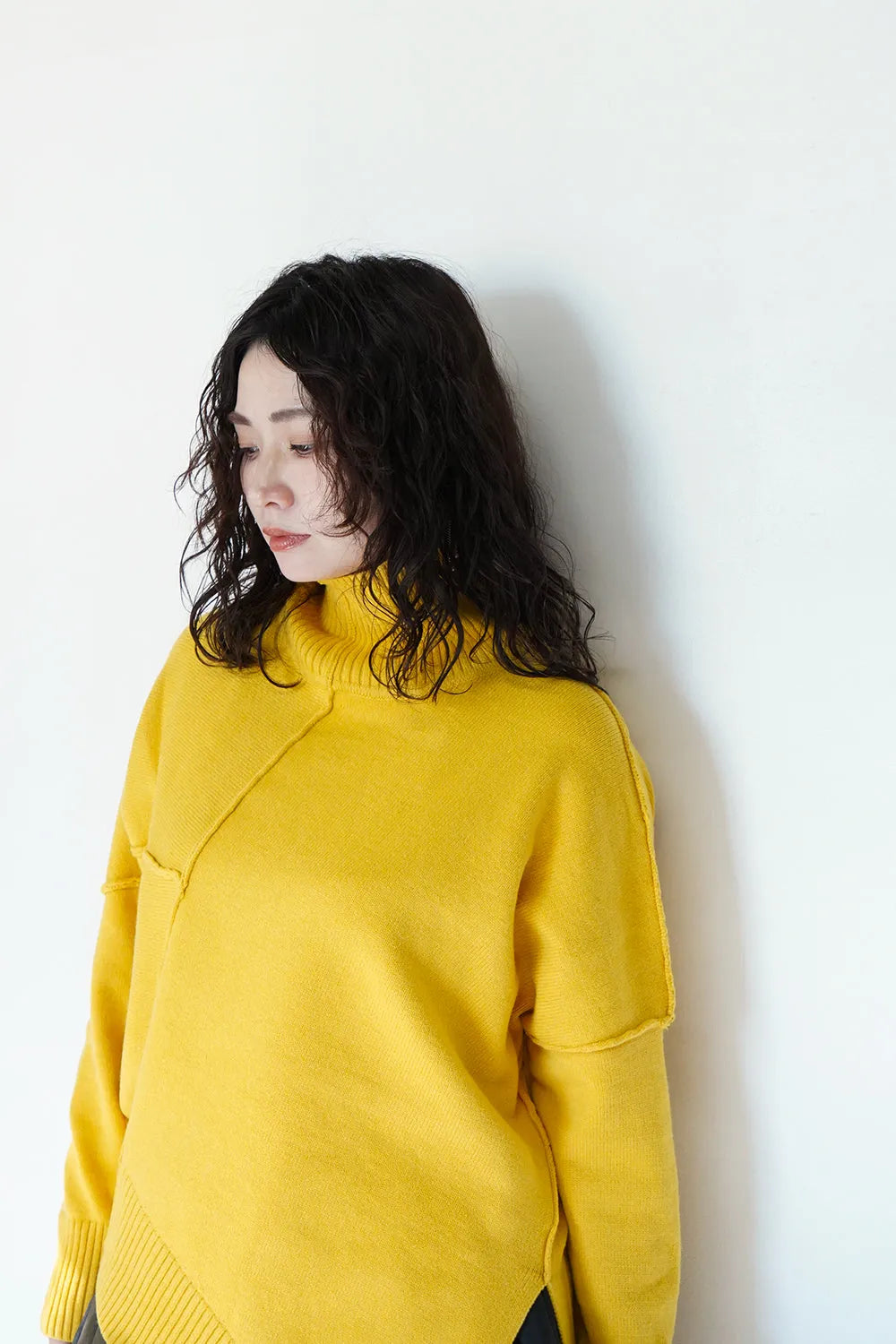 【MICALLE MICALLE】アンバランス変形タートルニット