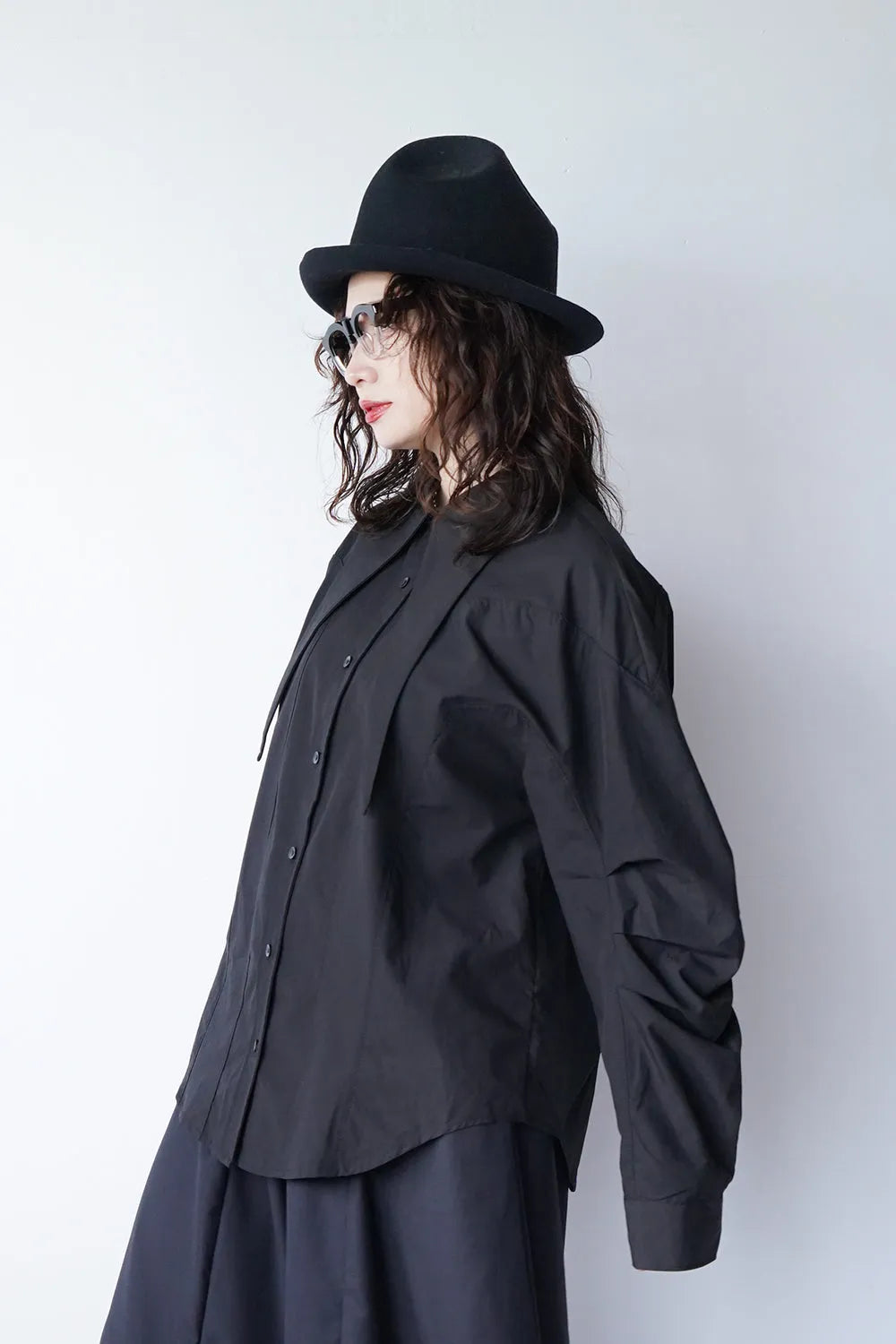 カーブスリーブロングカラーシャツ – LILA & CITTA ONLINE SHOP