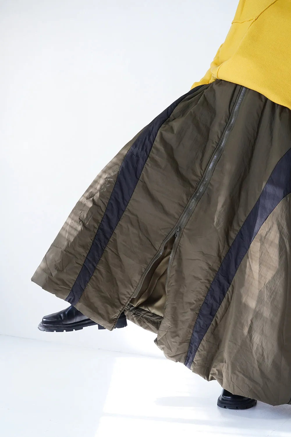 サイドラインフロントジップ中綿バルーンスカート